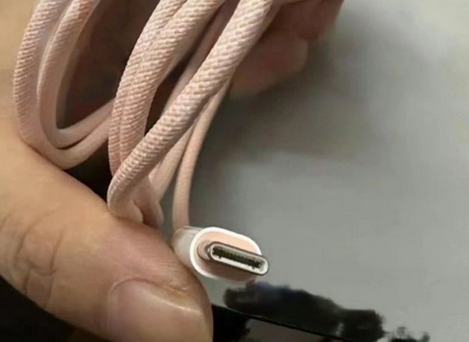 南华苹果15维修店分享iPhone15USB-C数据线长啥样